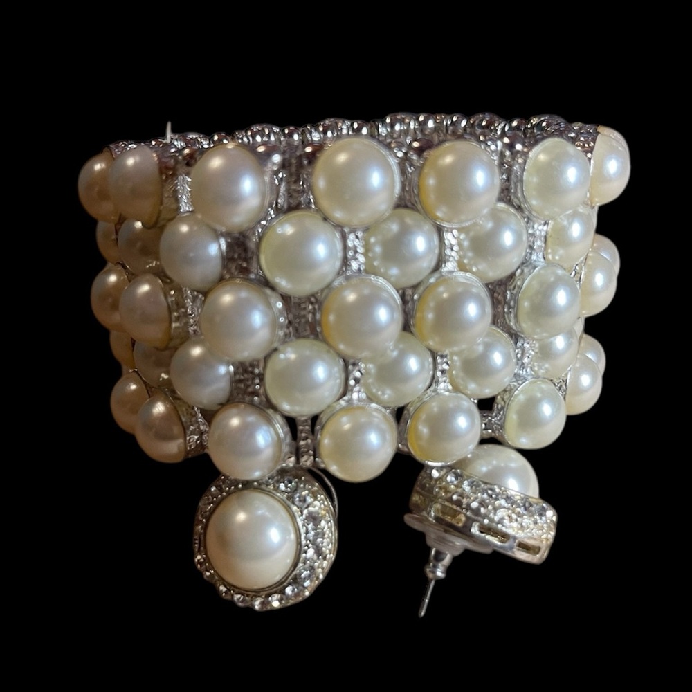 Pearl silver rhinestone stretch bracelet and pierced stud pearl earrings summer